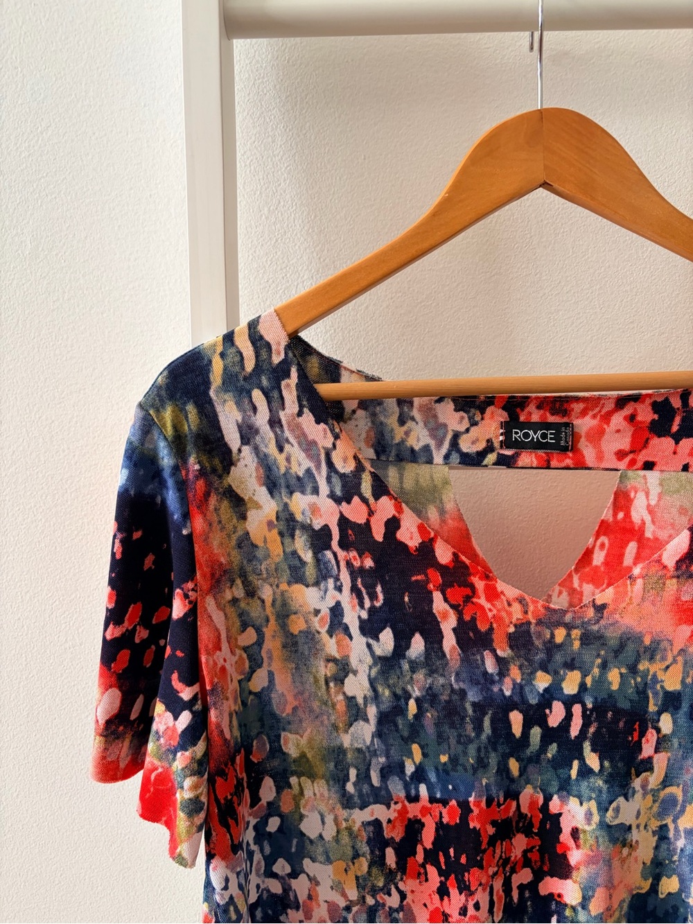 Royce Navy & Coral Abstract V-Neck Short Sleeve Top - Picture 2 of 3